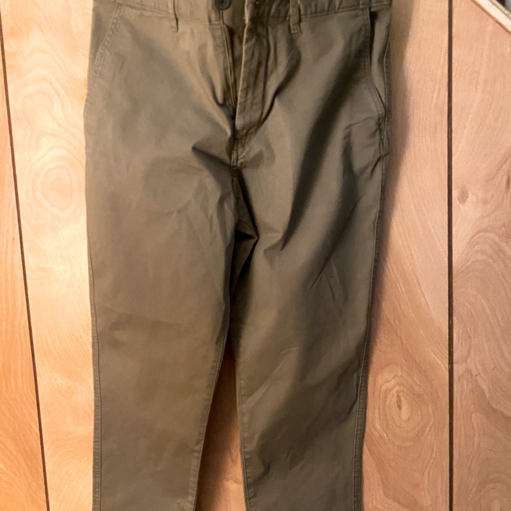 H&M Chino Skinny fit olive pants.